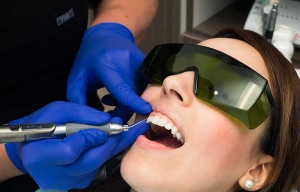 Finding Reliable Emergency Dentists in 77027 River Oaks